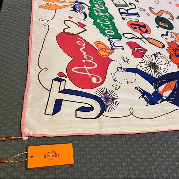 Hermes Multicolor Whimsical Graphic Wrap Scarf 51x51 COPY NEW
XL(pale pink)💖🪭☺️ - Picture 3 of 8